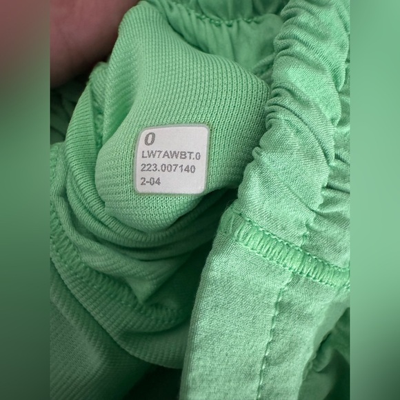 Lululemon Hotty Hot Low-Rise Lined Short 4" in Pistachio - Picture 4 of 6